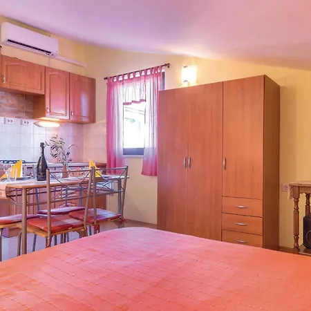 Appartement In Valbandon