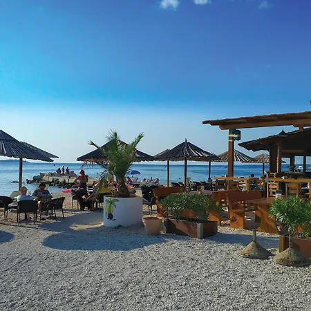 Amazing In Valbandon With Wifi *