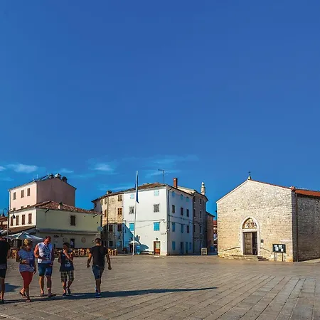 Amazing In Valbandon With Wifi