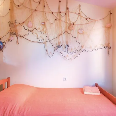 Amazing In Valbandon With Wifi Apartment